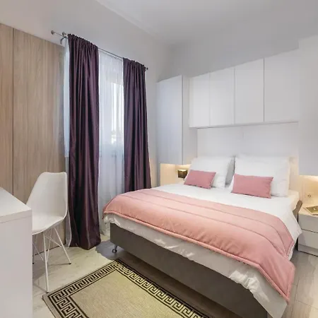 Four Bedroom Holiday In Nova Vas