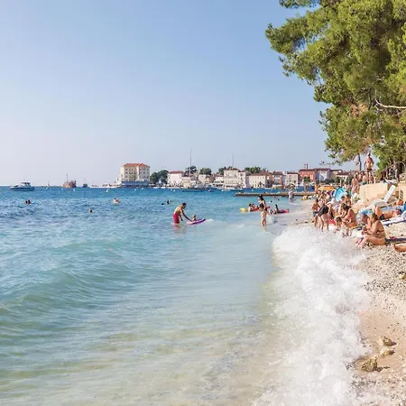 Four Bedroom Holiday In Nova Vas *