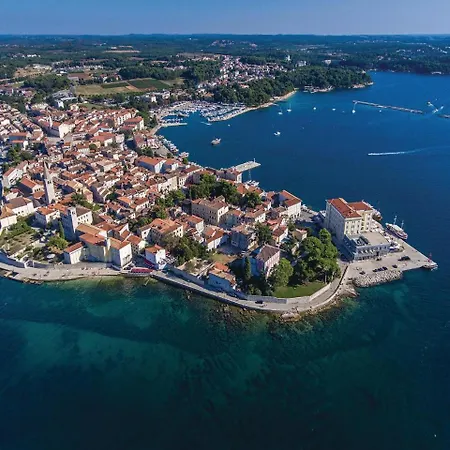 Four Bedroom Holiday In Nova Vas *