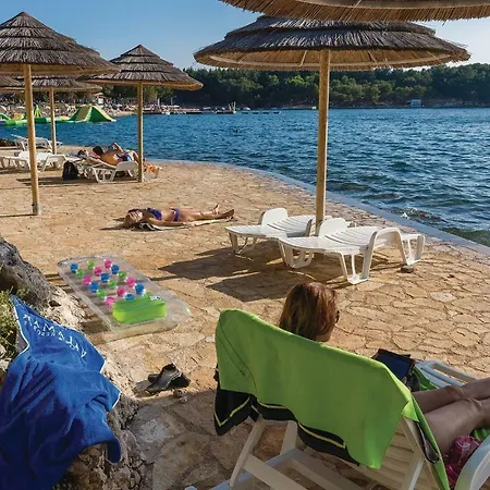Сasa de vacaciones Four Bedroom Holiday In Nova Vas *