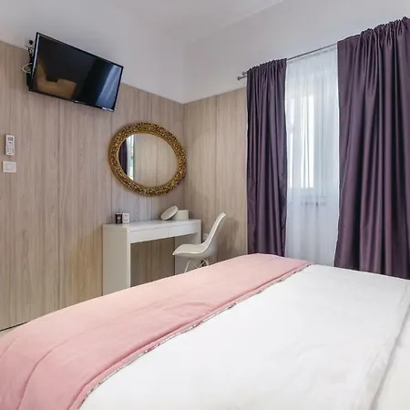 Four Bedroom Holiday In Nova Vas