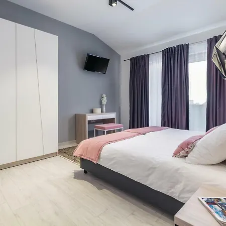 Four Bedroom Holiday In Nova Vas Сasa de vacaciones *