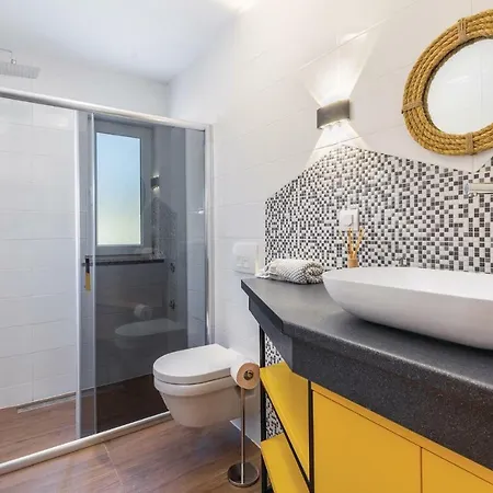 Сasa de vacaciones Four Bedroom Holiday In Nova Vas